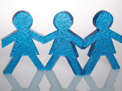 3 girls bright blue-aotearoa-artist-di-tocker