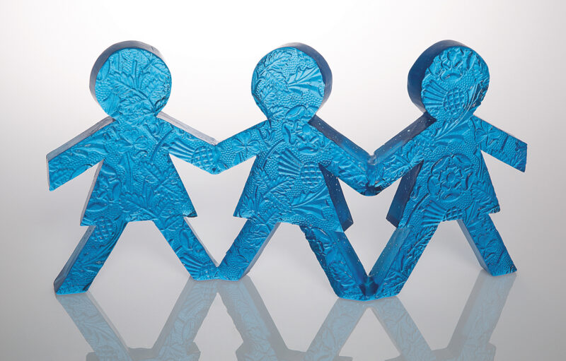 3 girls bright blue-aotearoa-artist-di-tocker