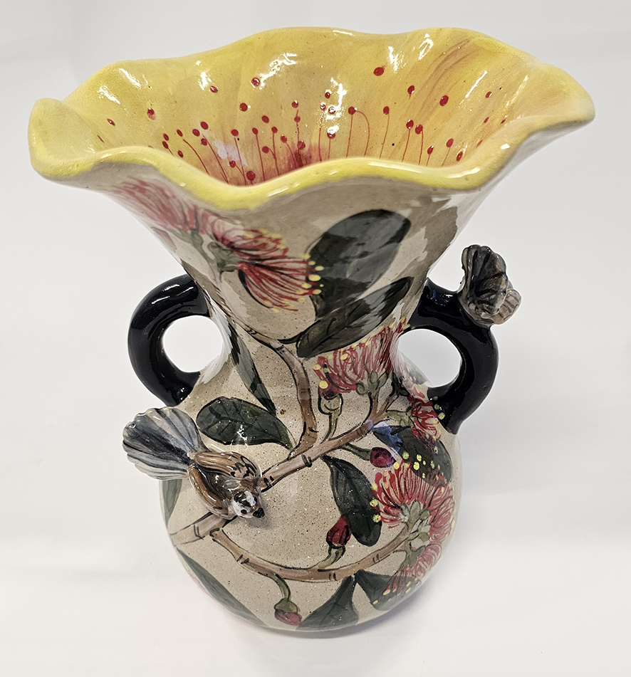 bird-vase-kim-boyd-aotearoa-artist
